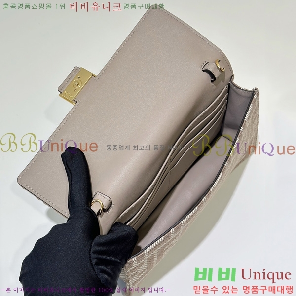 # ٰƮ ü  8M0498-102